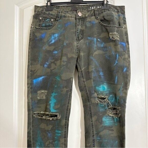 91 COTTON ON THE‎ BOYFRIEND DISTRESSED CAMO PAINT SPLATTER JEANS 8 - Picture 2 of 16